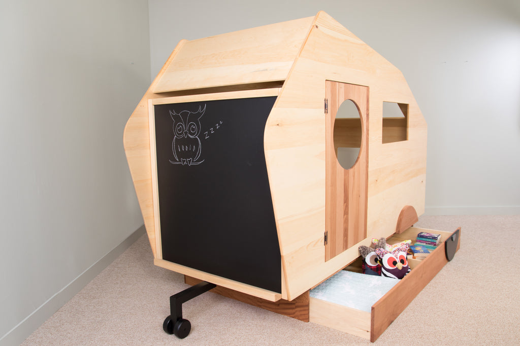 Trailer kid's bed